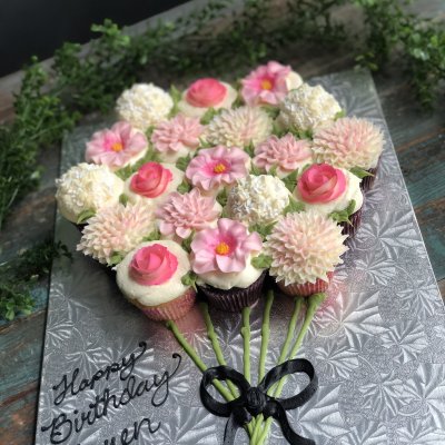 Flower Bouquet Cupcake Cake(19 cupcakes) $130